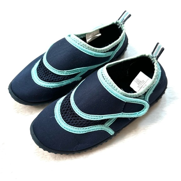 ⭐️ 5 for $25 PLACE Navy & Light Blue Kids’ Water Shoes Velcro Size 11-12 - Picture 3 of 7